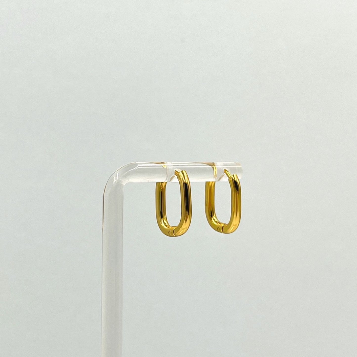 Aros de argolla alargada en acero dorado