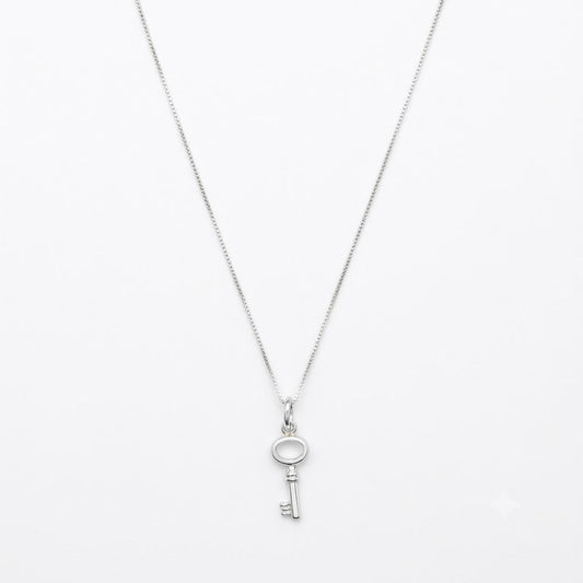 Cadena con dije llave en Plata 925