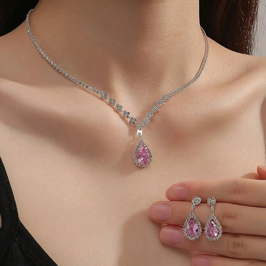 Set de Gargantilla y Aros Plateados con Gota Rosa – Strass Engarzado