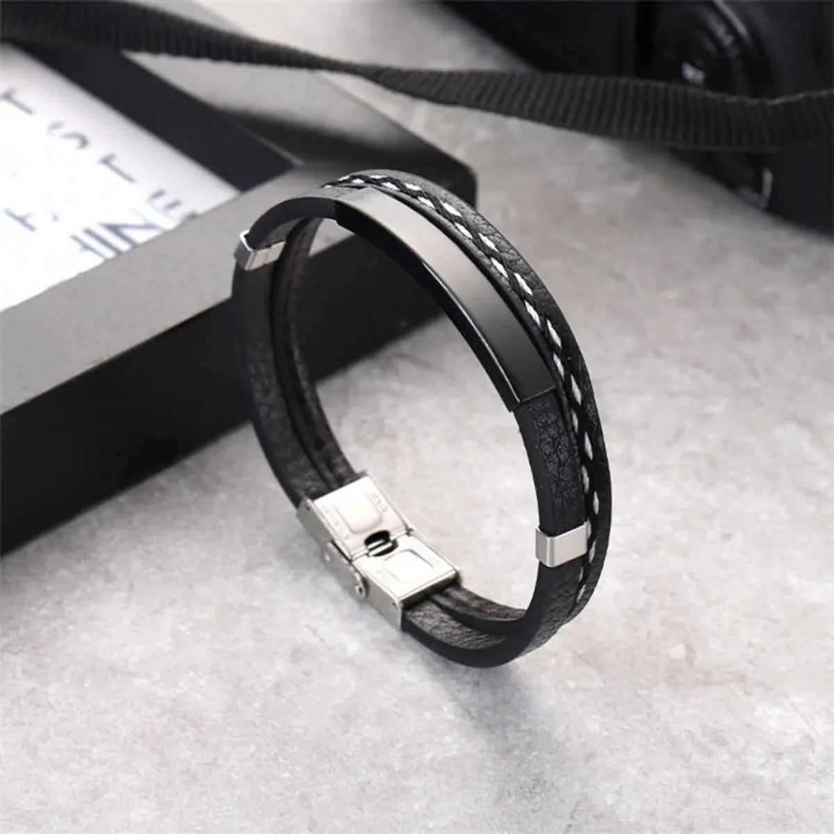 Pulsera Ecocuero Negra con Placa de Acero color negro