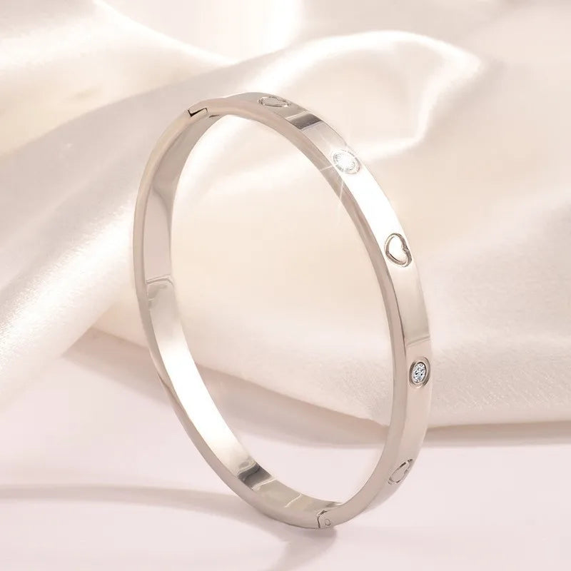Pulsera rigida corazon con strass en acero Quirúrgico