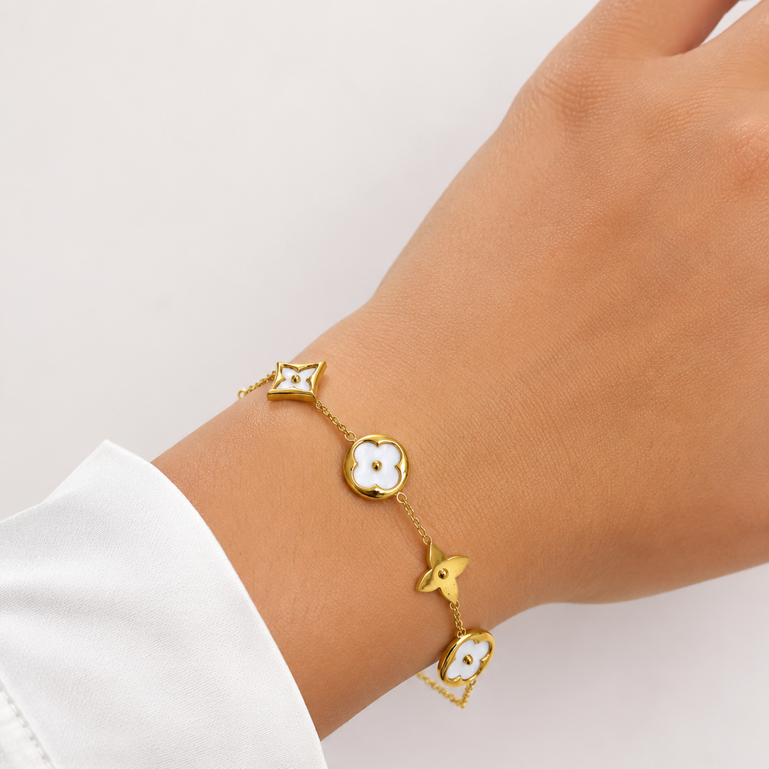 Pulsera con tréboles Blancos en Acero Dorado