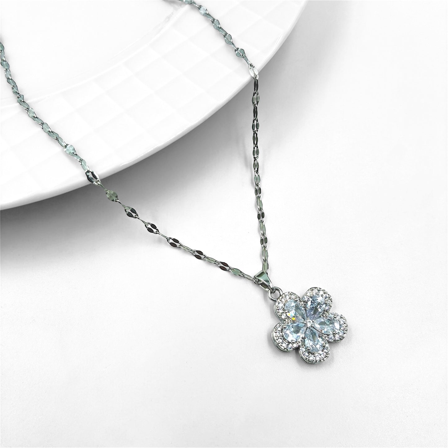 Conjunto flor blanco