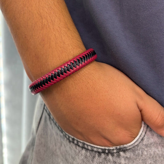 Pulsera Trenzada Roja y Negra de Ecocuero con Cierre Magnético Negro