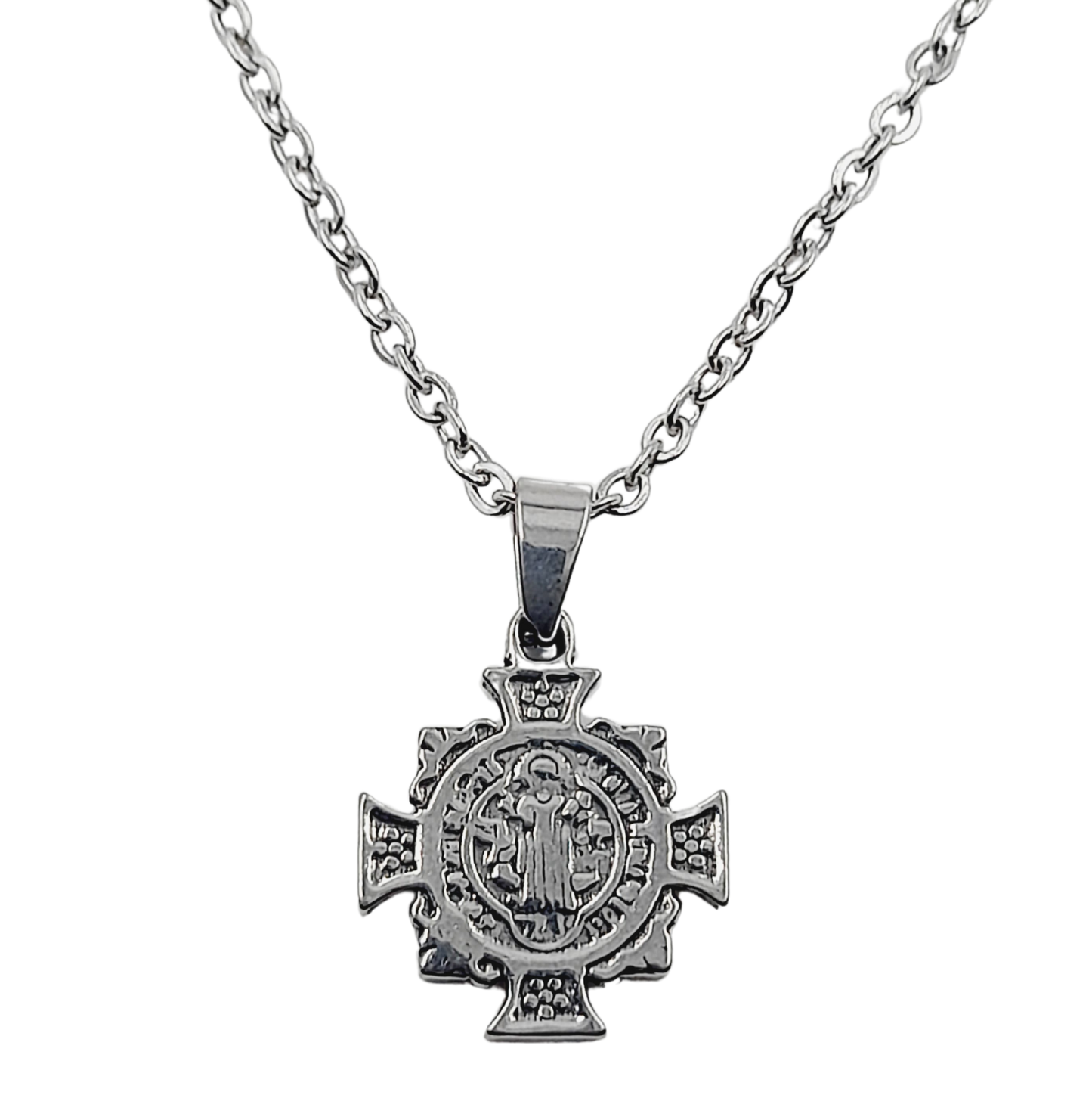 Conjunto de cadena y dije con forma de cruz de San Benito