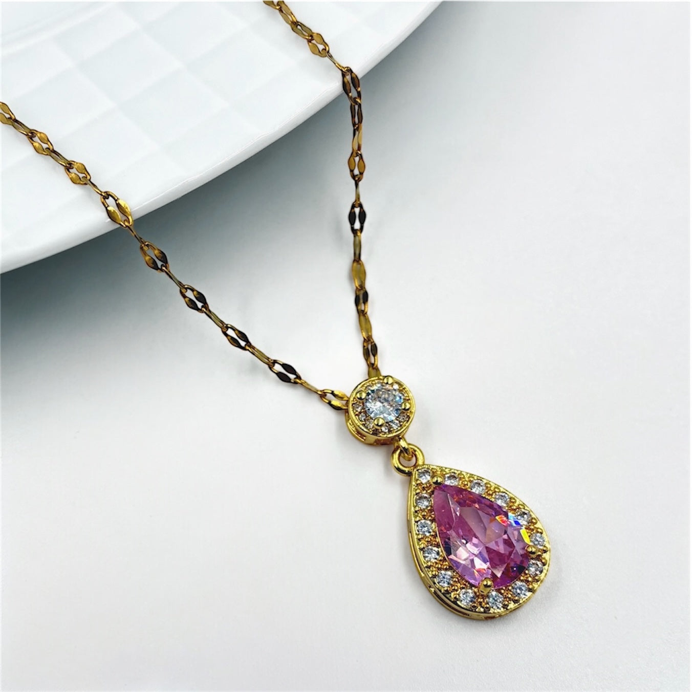 Cadenas con dije con piedra – Elegancia y estilo único