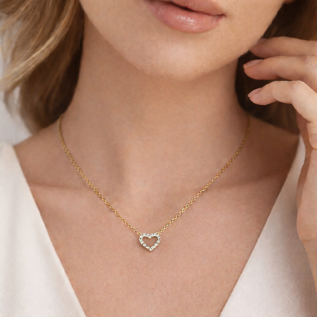 Cadena y dije corazon con strass en acero dorado