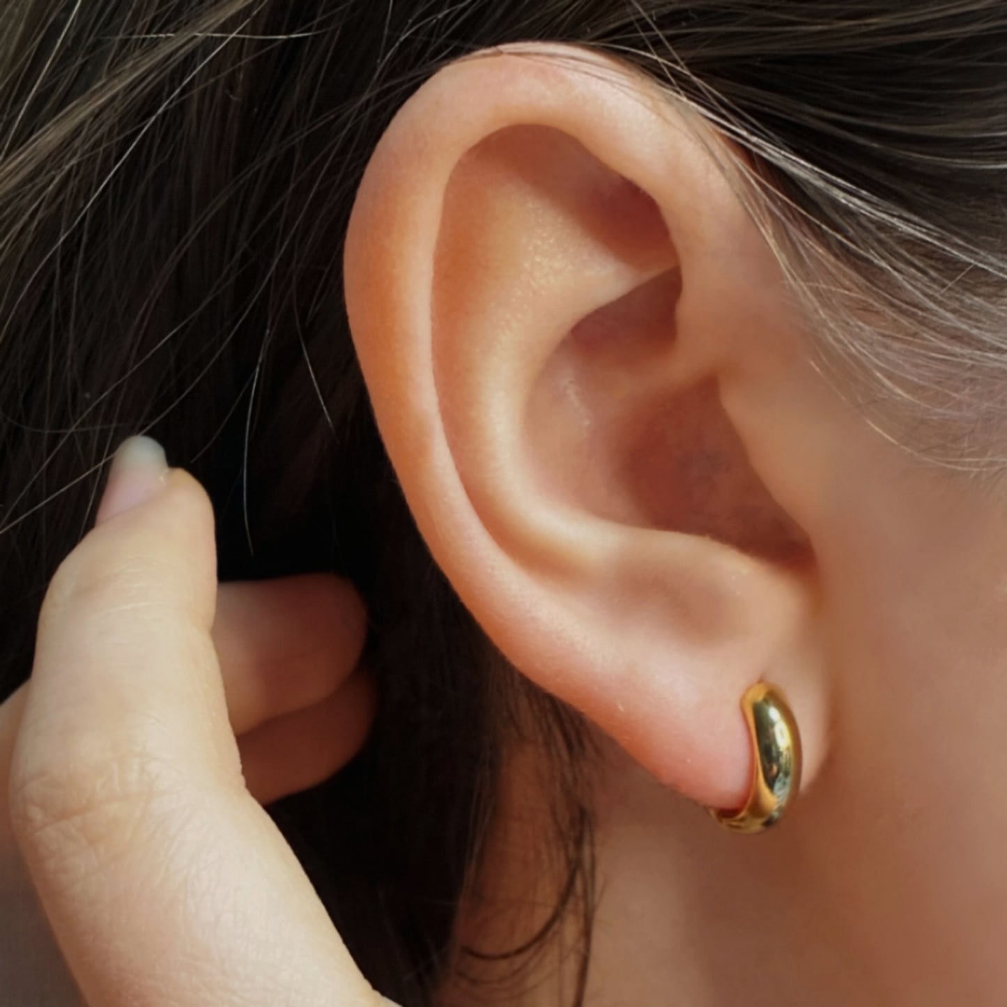 Aros de argolla inflados en acero dorado