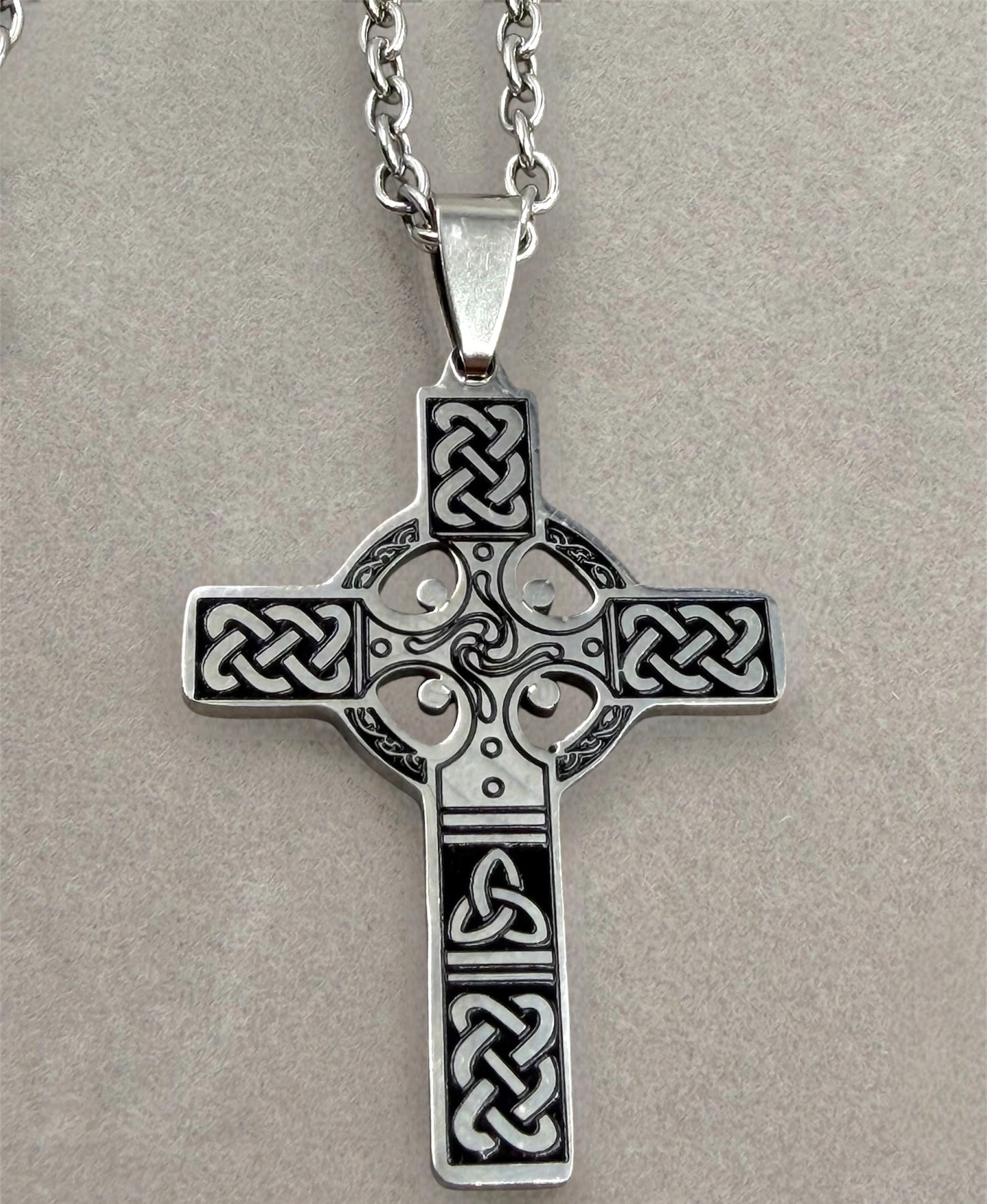 Cadena Acero Quirúrgico 60cm Con Cruz Labrada Celta Hombre