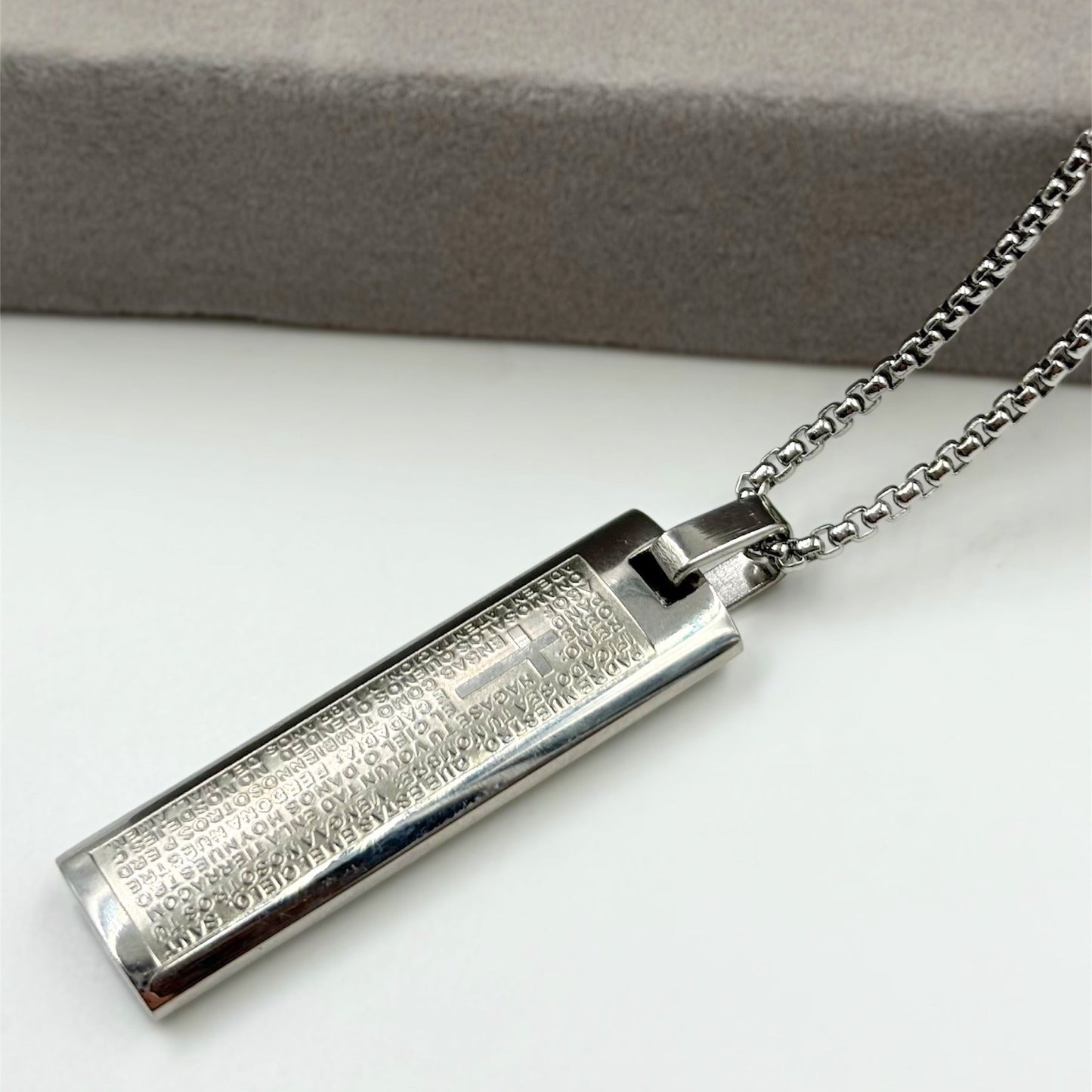 Cadena y Dije Rectangular Padre Nuestro en Acero Quirúrgico