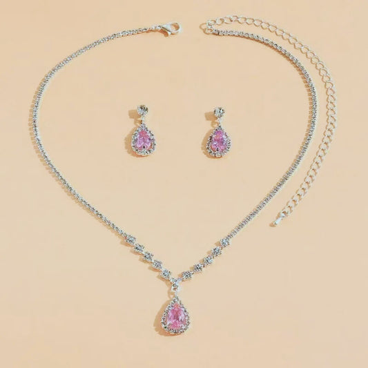 Set de Gargantilla y Aros Plateados con Gota Rosa – Strass Engarzado