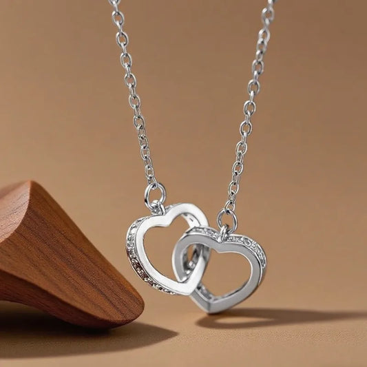 Collar corazón doble entrelazado en acero quirúrgico