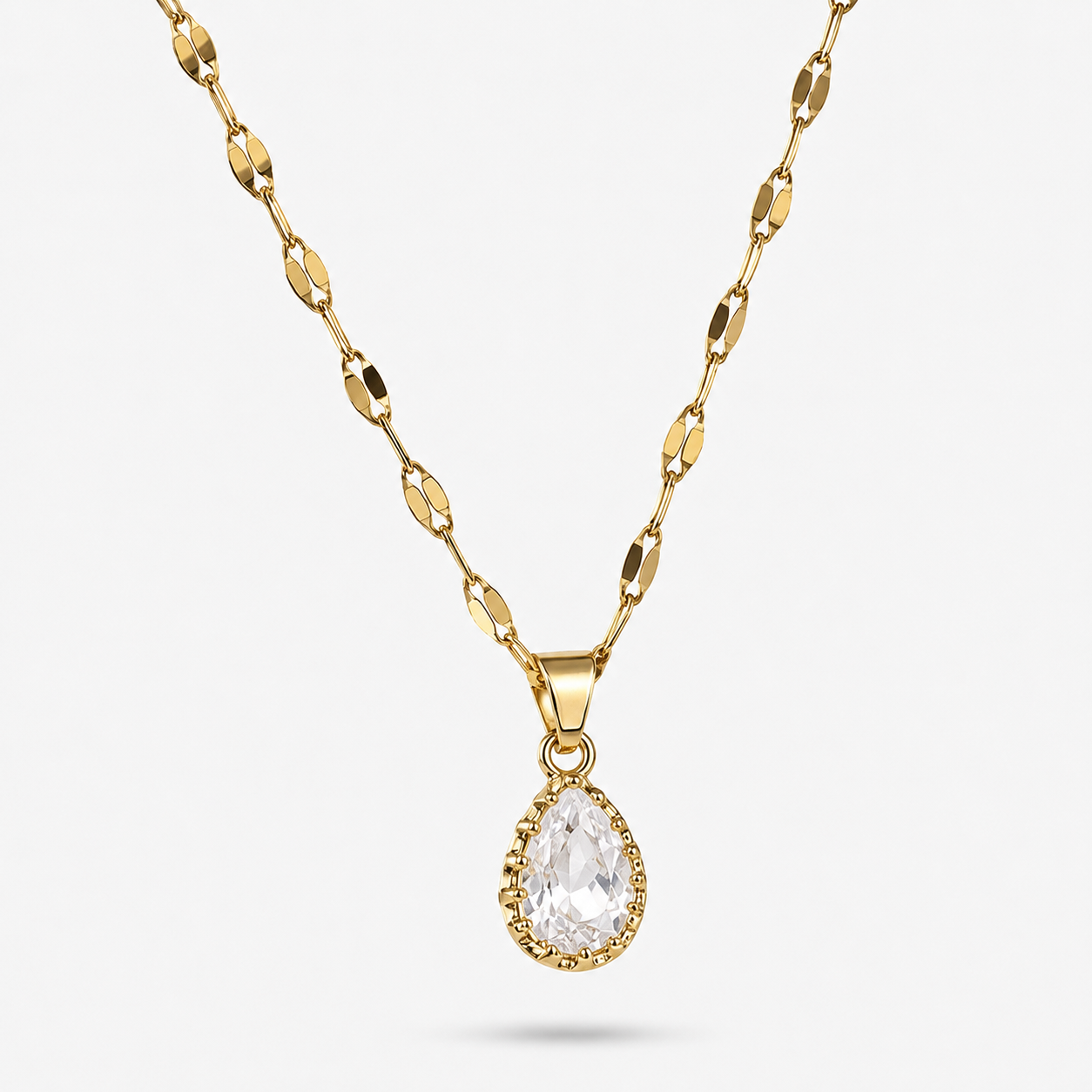 Collar de Acero Dorado con Dije de gota con cubic
