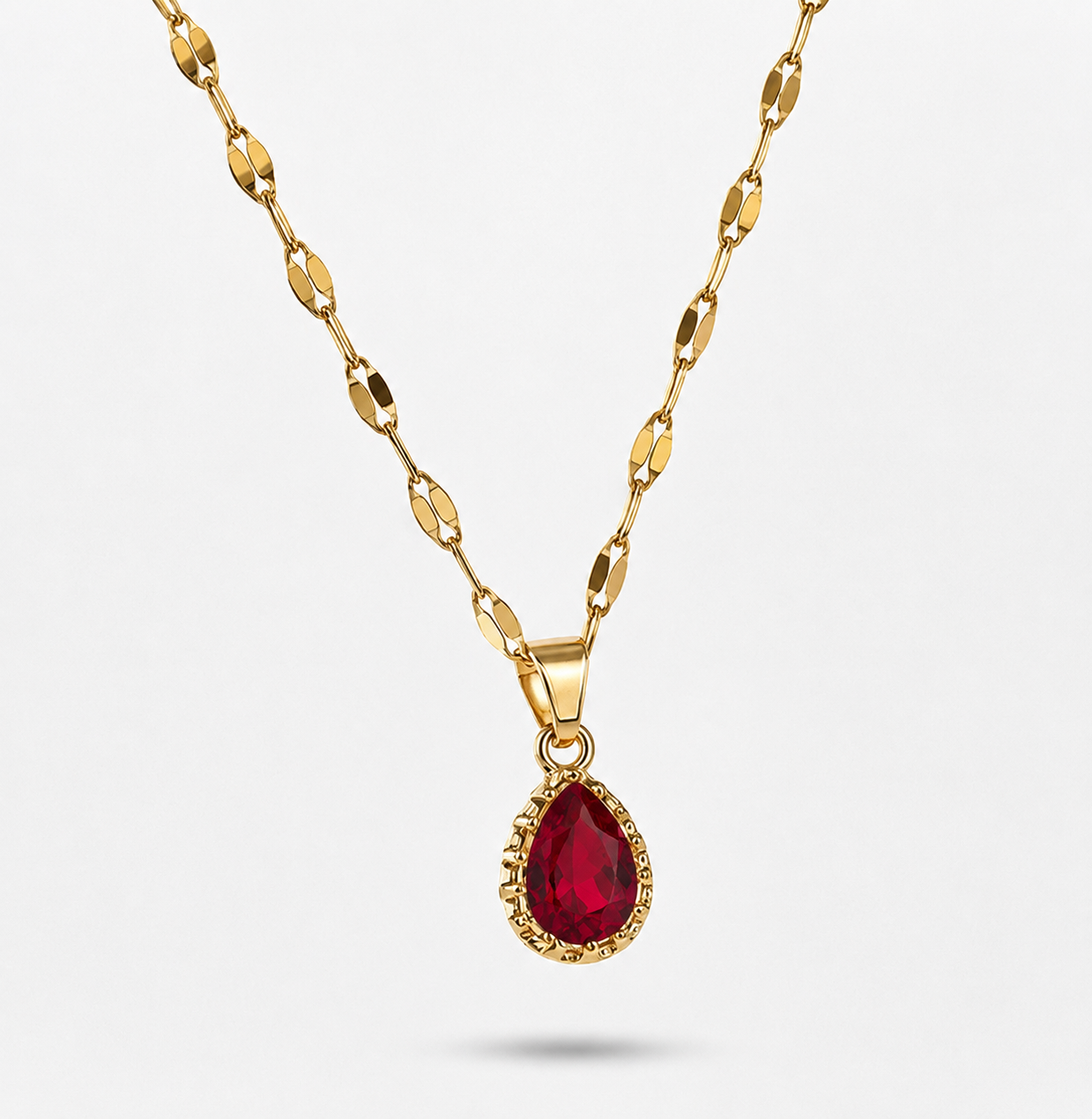 Collar de Acero Dorado con Dije de gota con cubic