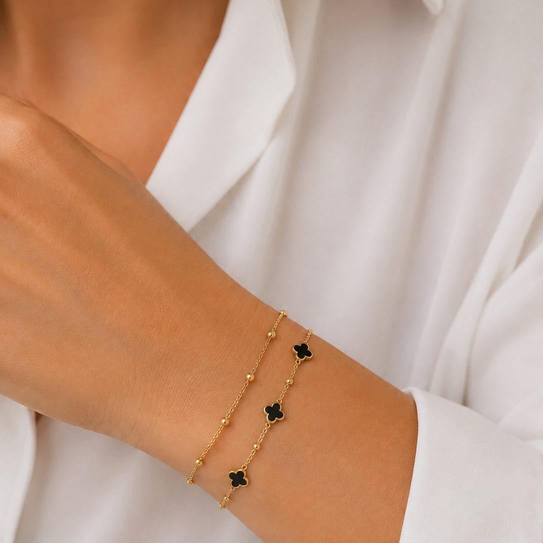 Pulsera de Acero Dorado con Dijes de Trébol