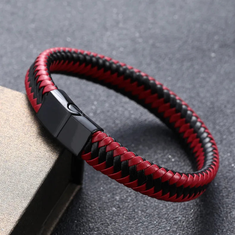 Pulsera Trenzada Roja y Negra de Ecocuero con Cierre Magnético Negro