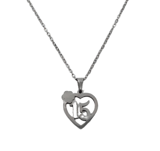 Conjunto de cadena con dije en forma de corazón con flor para 15 años
