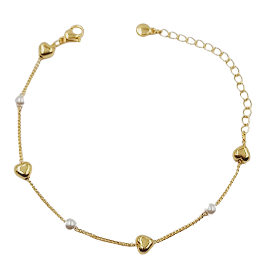 Pulsera con dijes en forma de corazón enchapado en oro