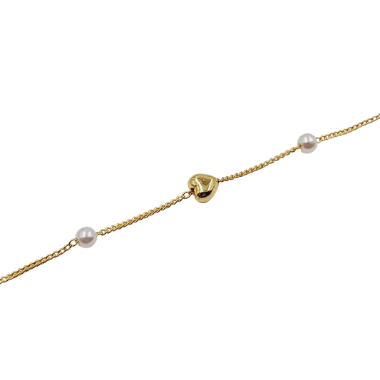 Pulsera con dijes en forma de corazón enchapado en oro